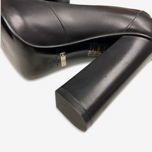 Carica l'immagine nel visualizzatore di Gallery, Gucci "Horsebit" 2000s