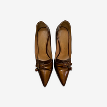 Carica l'immagine nel visualizzatore di Gallery, Louis Vuitton Vernis Pumps with charm 2000s
