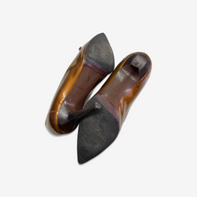 Carica l'immagine nel visualizzatore di Gallery, Louis Vuitton Vernis Pumps with charm 2000s