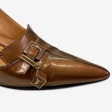 Carica l'immagine nel visualizzatore di Gallery, Louis Vuitton Vernis Pumps with charm 2000s