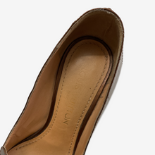 Carica l'immagine nel visualizzatore di Gallery, Louis Vuitton Vernis Pumps with charm 2000s