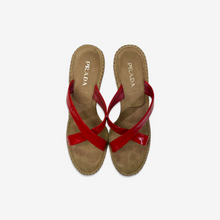 Carica l'immagine nel visualizzatore di Gallery, Prada "Vernis Rafia" Sandals 2000s