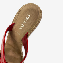 Carica l'immagine nel visualizzatore di Gallery, Prada "Vernis Rafia" Sandals 2000s