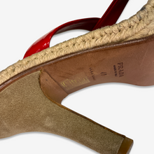 Carica l'immagine nel visualizzatore di Gallery, Prada "Vernis Rafia" Sandals 2000s