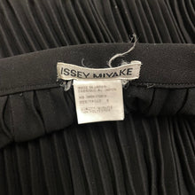 Carica l'immagine nel visualizzatore di Gallery, Issey Miyake Pleated Skirt