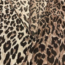 Carica l&#39;immagine nel visualizzatore di Gallery, Dolce e Gabbana &quot;Leopard&quot; Top
