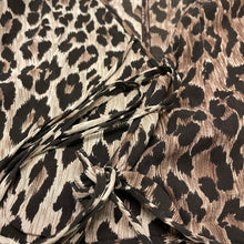 Carica l&#39;immagine nel visualizzatore di Gallery, Dolce e Gabbana &quot;Leopard&quot; Top
