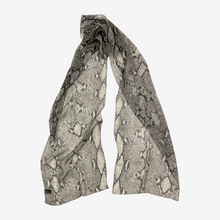 Carica l&#39;immagine nel visualizzatore di Gallery, Gucci &quot;Python&quot; Silk Foulard Tom Ford Era S/S 2000
