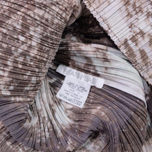Carica l&#39;immagine nel visualizzatore di Gallery, Issey Miyake - Pleats Please Top
