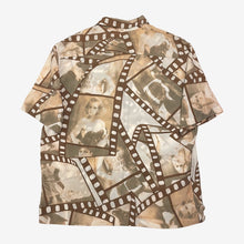 Carica l&#39;immagine nel visualizzatore di Gallery, Moschino Jeans &quot;Photo Runway - La classe non è acqua&quot; Shirt

